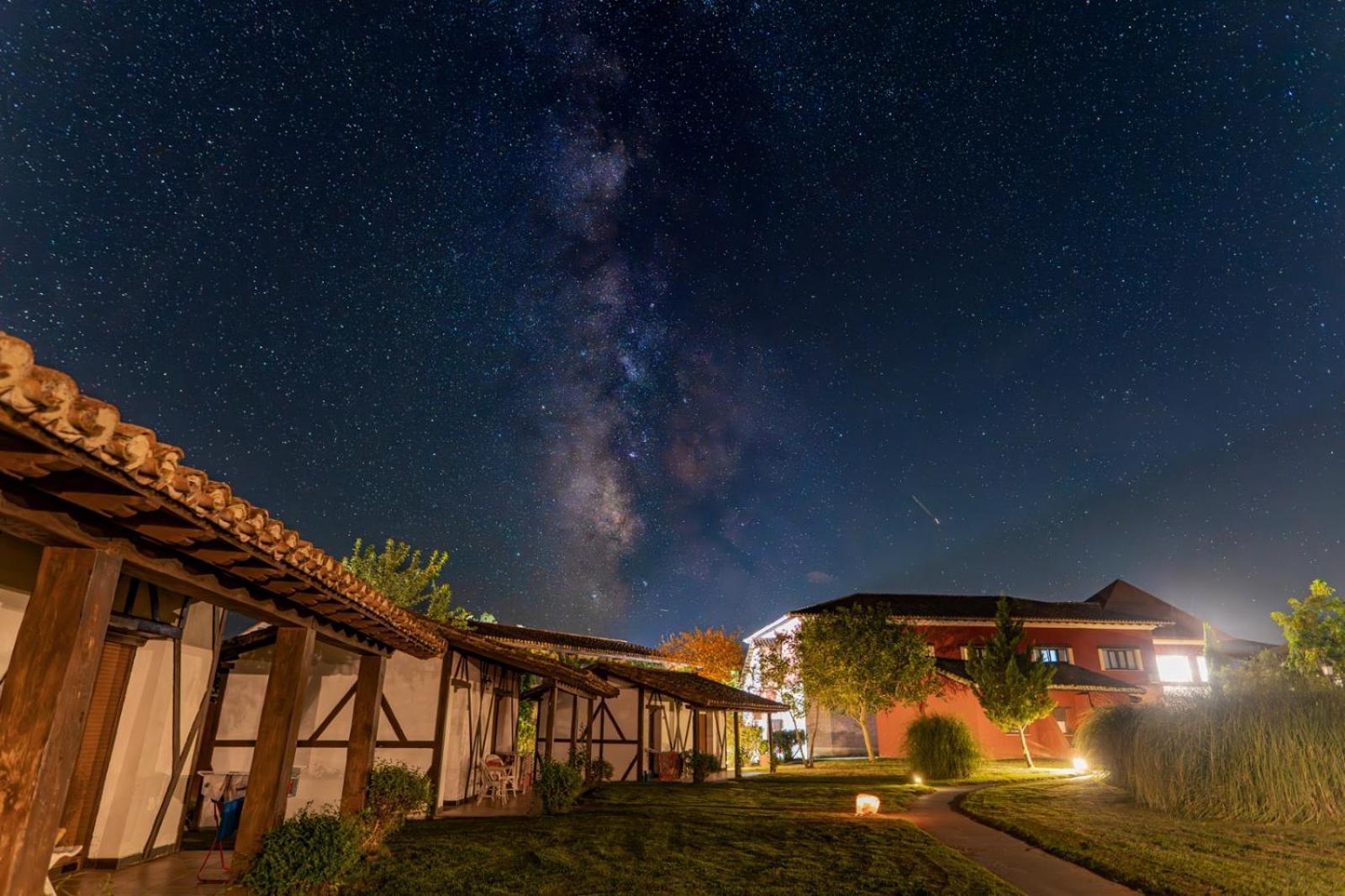 Hotel El Mirlo Blanco กันเดเลดา ภายนอก รูปภาพ